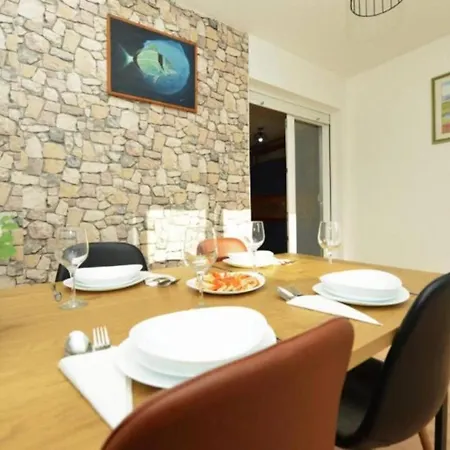 Blue Stone-parking, Terrace And Bbq